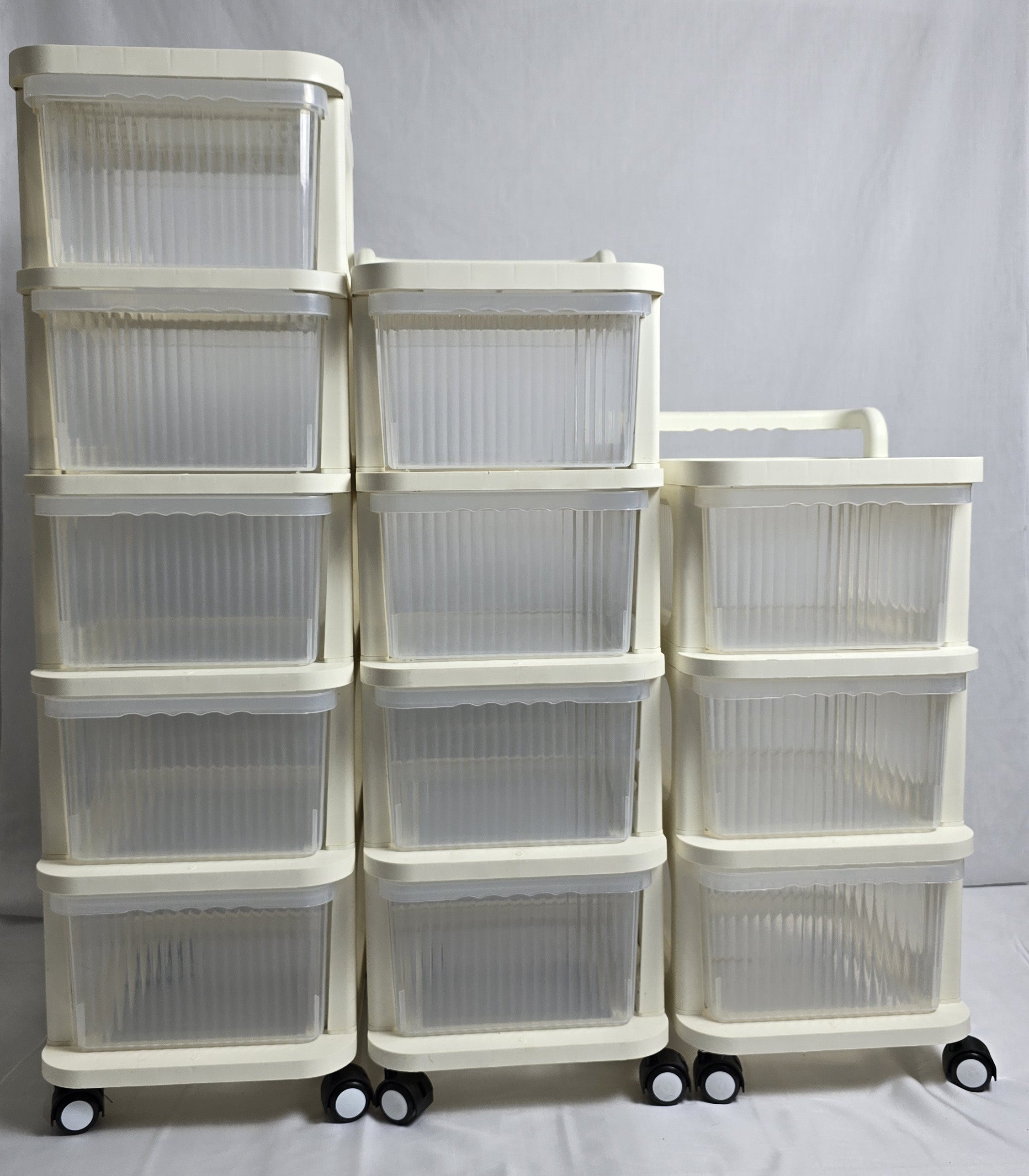 رفوف تخزين بعجلات متعددة الطوابق _ حل عملي لتوفير المساحة