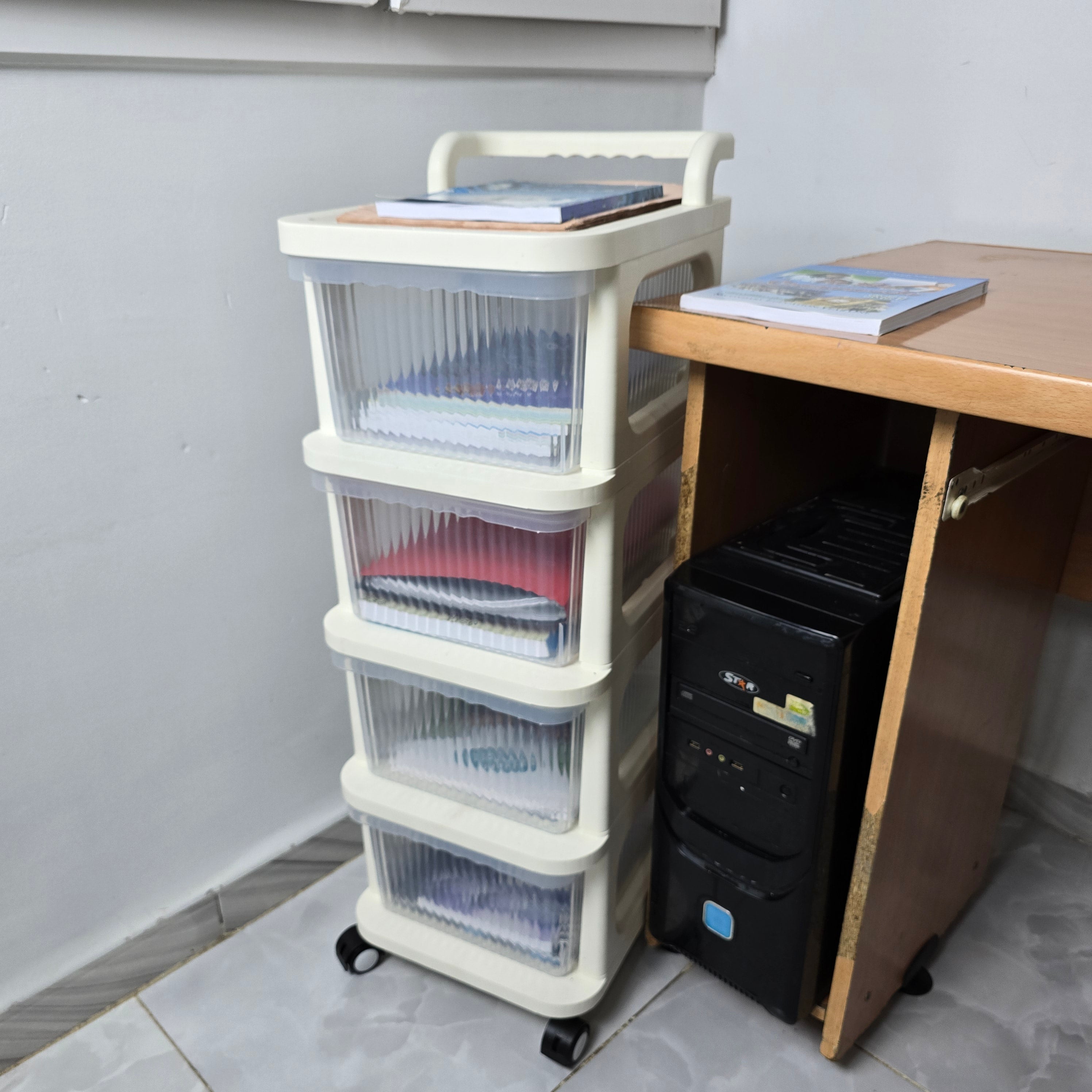 رفوف تخزين بعجلات متعددة الطوابق _ حل عملي لتوفير المساحة